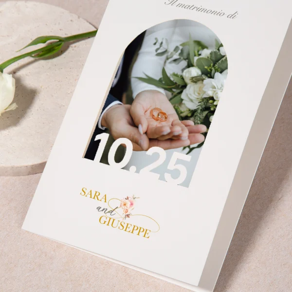 Foto ed esempio di un invito a tema floreale elegante per un matrimonio